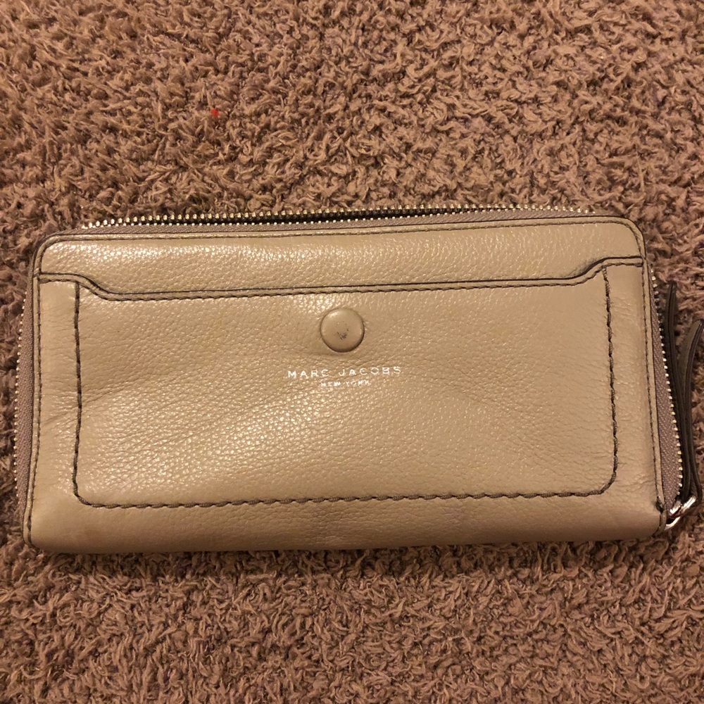 Marc Jacobs’s Empire City Zip Around Wallet